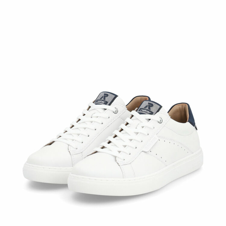 Baskets blanches pour homme marque Rieker. Référence U0704-80 Weiss. Disponible chez Chauss'Family magasin de chaussures à Issoire.