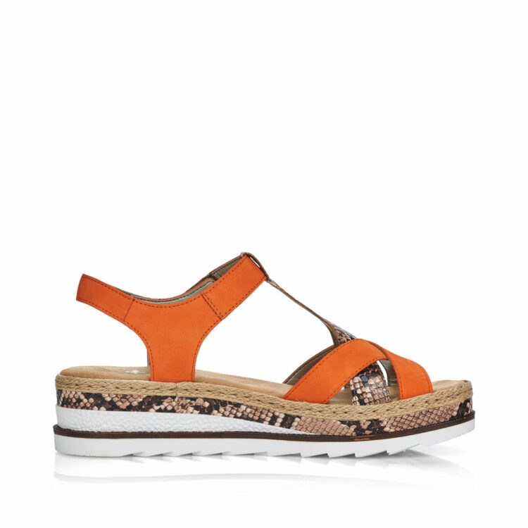 Sandales orange pour femme de la marque Rieker. Référence : V7919-38 Mandarine. Disponible chez Chauss'Family magasin de chaussures à Issoire.