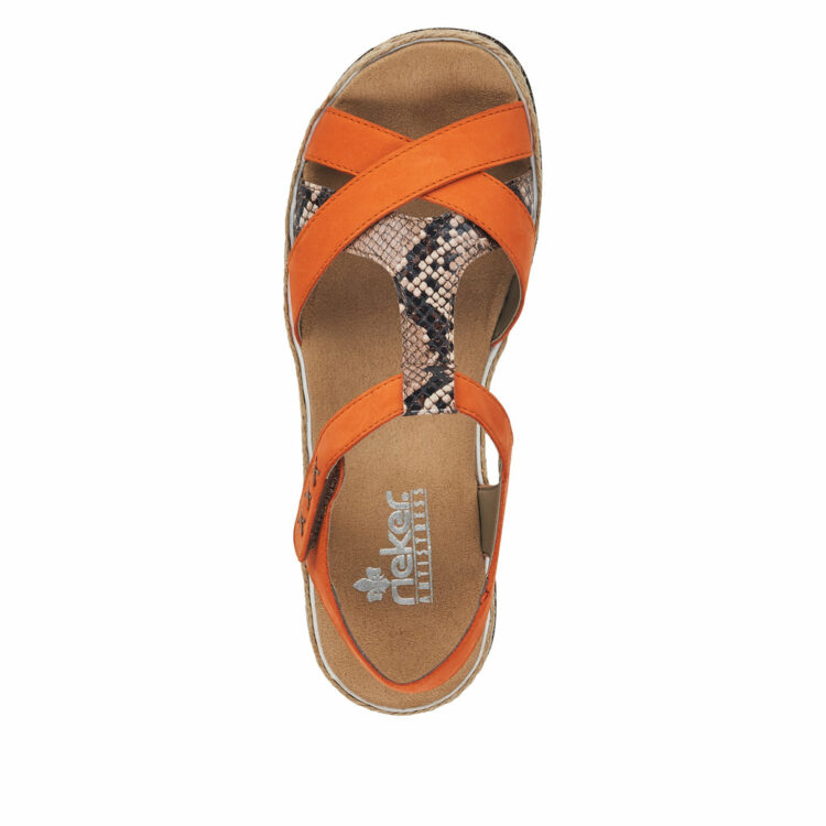 Sandales orange pour femme de la marque Rieker. Référence : V7919-38 Mandarine. Disponible chez Chauss'Family magasin de chaussures à Issoire.