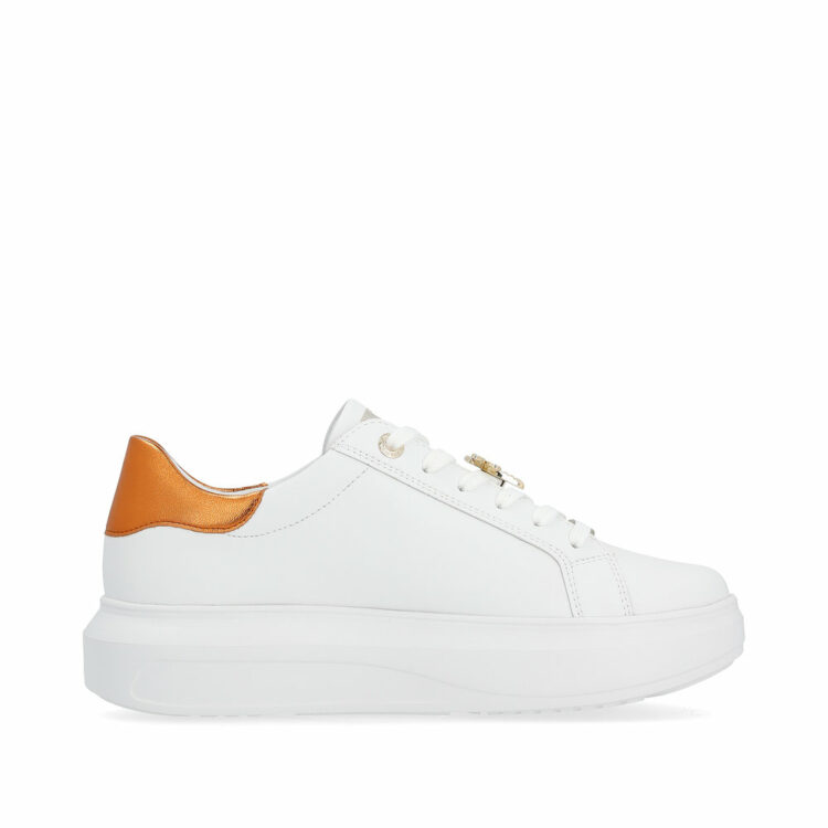 Baskets blanche et orange pour femme marque Rieker. Référence W1202-80 orange. Disponible chez Chauss'Family magasin de chaussures à Issoire.