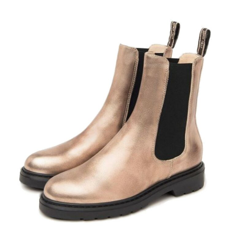 Bottines chelsea dorées de la marque NeroGiardini. Référence : I412001D 406 Light Nero. Disponible chez Chauss'Family magasin de chaussures à Issoire.