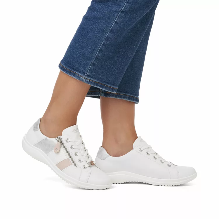 Baskets blanches pour femme de la marque Remonte. Référence D1E00-81 Weiss. Disponible chez Chauss'Family magasin de chaussures à Issoire.