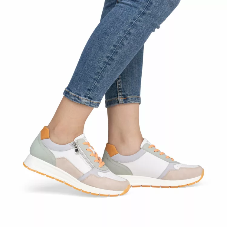 Baskets colorées pour femme de la marque Remonte. Référence D2G00-80 Multi. Disponible chez Chauss'Family magasin de chaussures à Issoire.