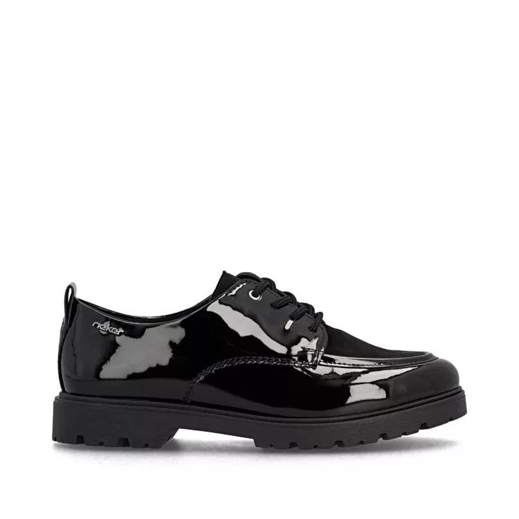 Derbies noires vernies de la marque Rieker pour femme. Référence : 45500-00 Noir. Disponible chez Chauss'Family magasin de chaussures à Issoire.