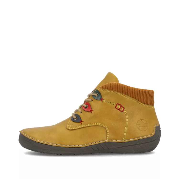 Bottines jaunes de la marque Rieker pour femme. Référence : 2544-68 Jaune. Disponible chez Chauss'Family magasin de chaussures à Issoire.