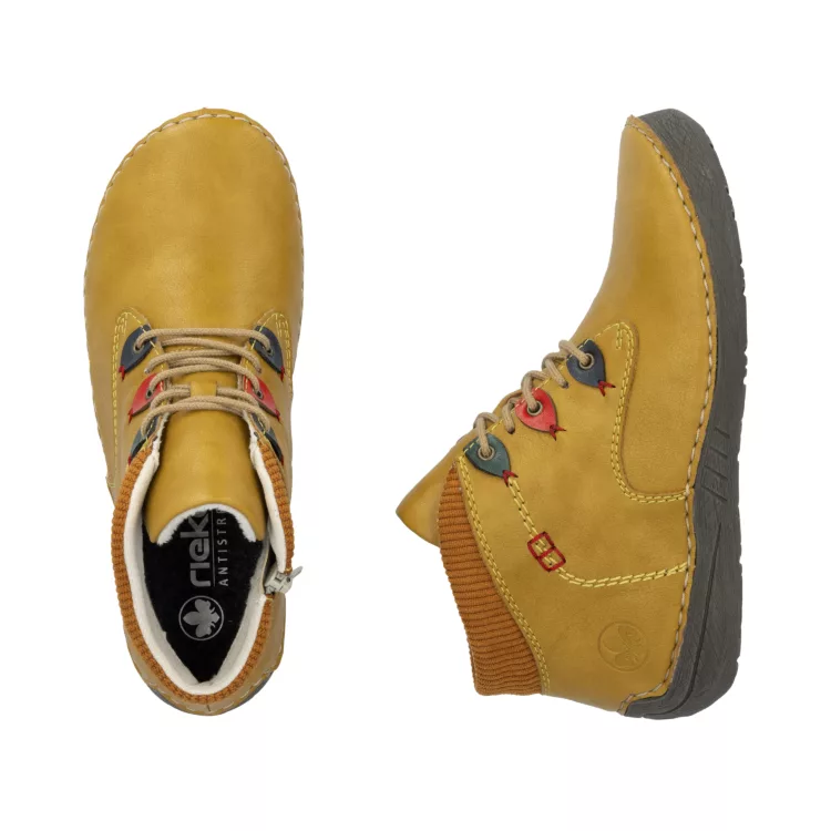 Bottines jaunes de la marque Rieker pour femme. Référence : 2544-68 Jaune. Disponible chez Chauss'Family magasin de chaussures à Issoire.