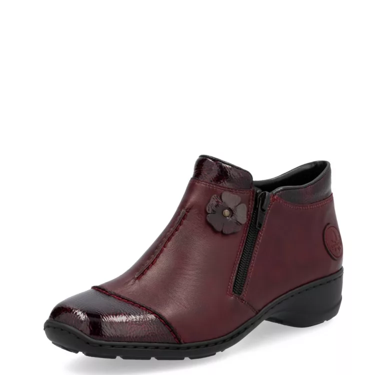 Bottillons bordeaux pour femme de la marque Rieker. Référence 58388-36 Bordeaux. Disponible chez Chauss'Family magasin de chaussures à Issoire.