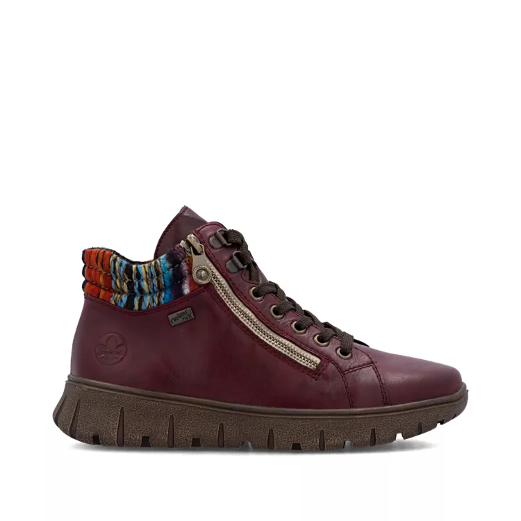 Baskets montantes bordeaux de la marque Rieker. Référence : N1305-35 Bordeaux. Disponible chez Chauss'Family magasin de chaussures à Issoire.