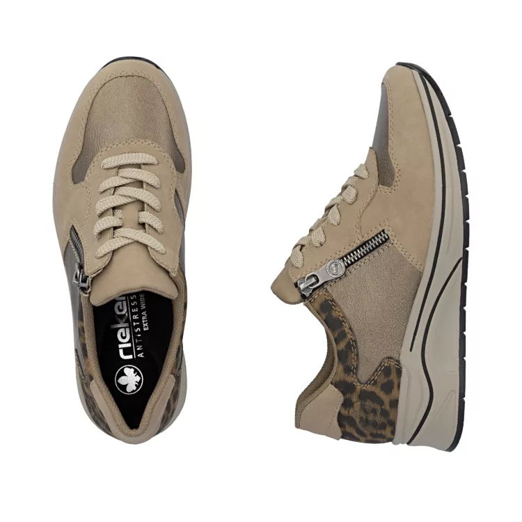 Baskets compensées léopard de la marque Rieker pour femme. Référence : N9503-20 Beige. Disponible chez Chauss'Family magasin de chaussures à Issoire.