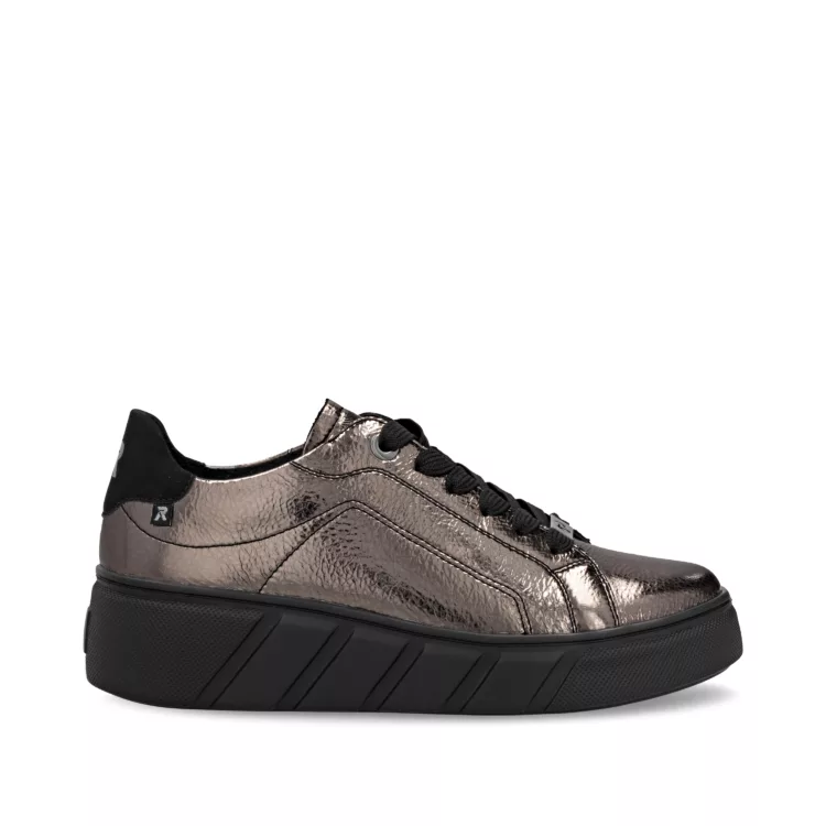Baskets argentées à plateforme de la marque Rieker pour femme. Référence : W2601-91 Métallique. Disponible chez Chauss'Family magasin de chaussures Issoire.