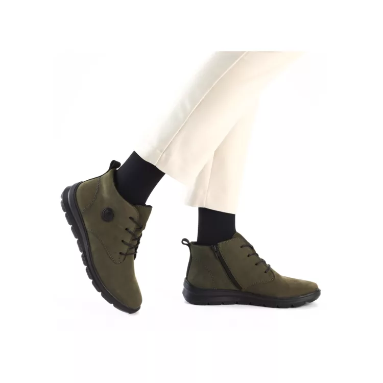Bottines kaki à lacets pour femme marque Rieker. Référence Z0022-54 Kaki. Disponible chez Chauss'Family magasin de chaussures Issoire.