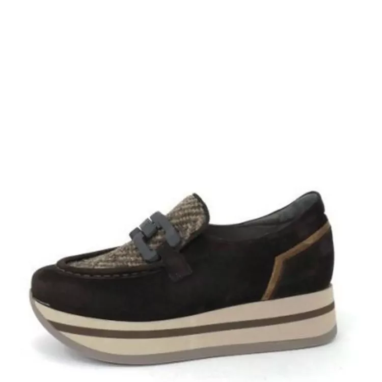Mocassins marron à plateforme de la marque Softwaves. Référence 7.78.111/003 Africa/Camel. Disponible chez Chauss'Family magasin de chaussures à Issoire.