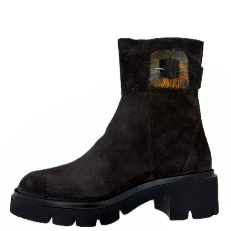Bottines daim marron chocolat de la marque Softwaves pour femme. Référence : 9.29.001/006 Africa. Disponible chez Chauss'Family magasin chaussures Issoire.