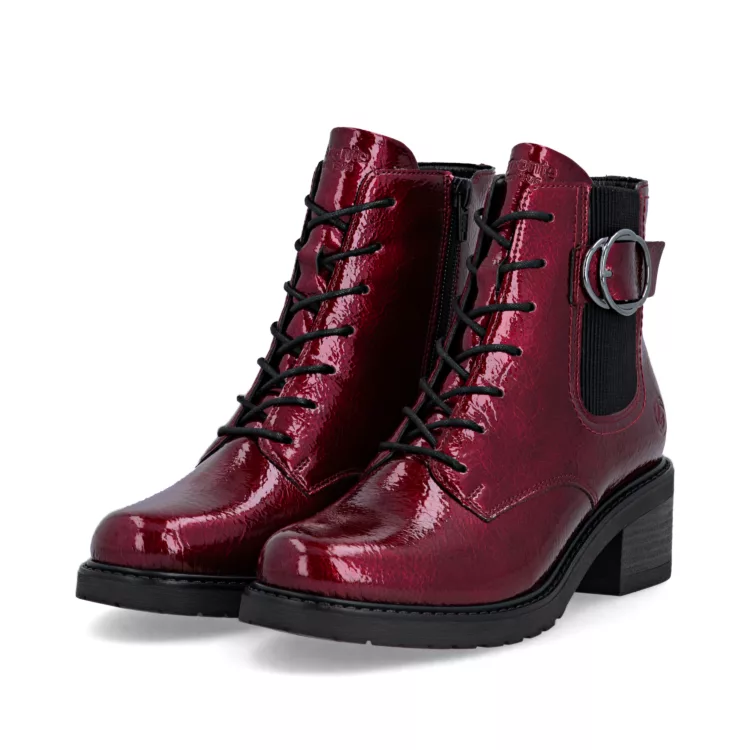 Bottines rouges vernies à lacets de la marque Remonte pour femme. Référence : D1A72-33 Rouge. Disponible chez Chauss'Family magasin de chaussures à Issoire.