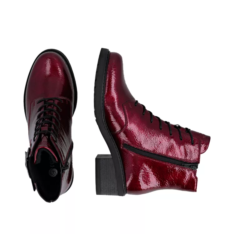 Bottines rouges vernies à lacets de la marque Remonte pour femme. Référence : D1A72-33 Rouge. Disponible chez Chauss'Family magasin de chaussures à Issoire.