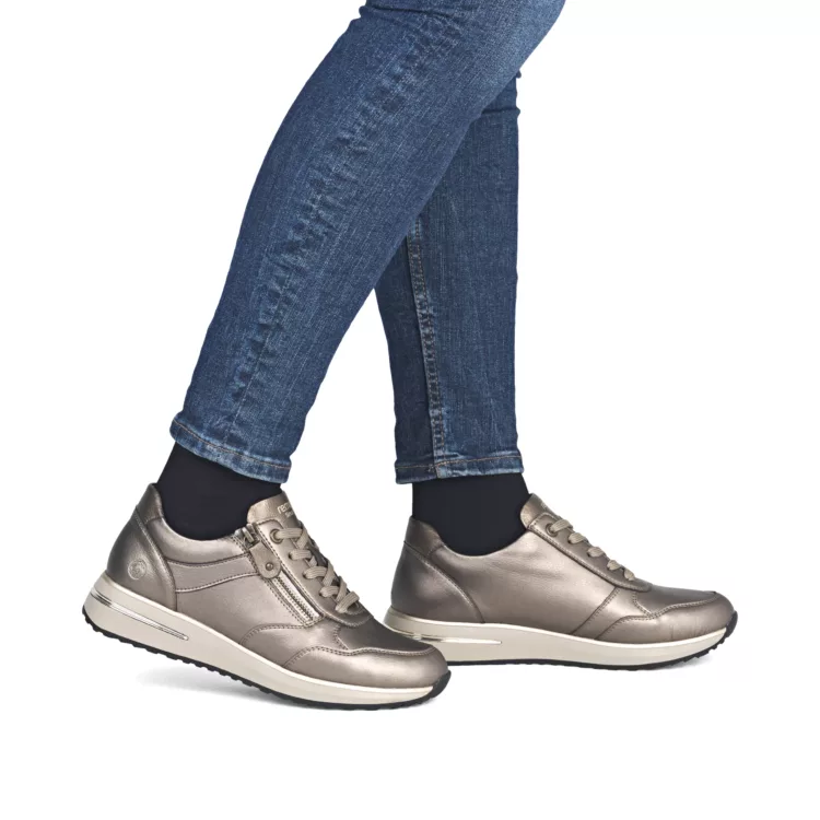 Baskets bronze pour femme de la marque Remonte pour femme. Référence D1G08-92 Bronze. Disponible chez Chauss'Family magasin de chaussures à Issoire.