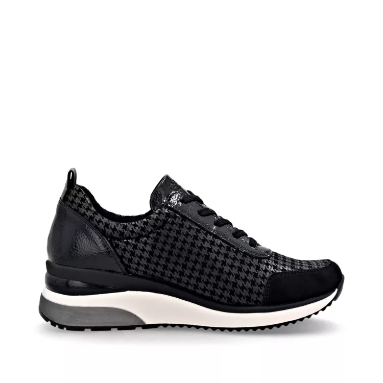 Baskets noires compensées pour femme de la marque Remonte. Référence D2401-08 Noir. Disponible chez Chauss'Family chaussures à Issoire.