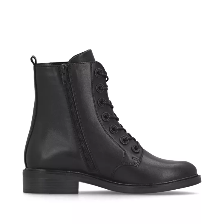 Bottines noires à lacets pour femme marque Remonte. Référence D2w73-00 Noir. Disponible chez Chauss'Family magasin de chaussures Issoire.