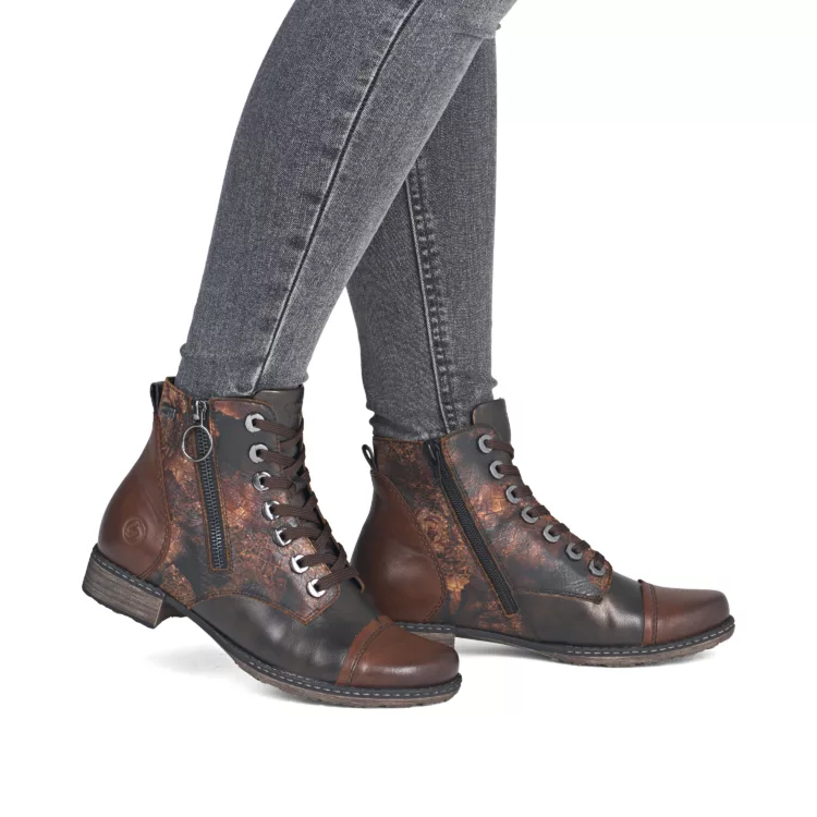 Bottines marron à lacets pour femme marque Remonte. Référence D4382-25 Marron. Disponible chez Chauss'Family magasin de chaussures Issoire.