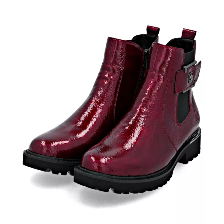 Bottines rouges vernies de la marque Remonte pour femme. Référence : D8684-33 Rouge. Disponible chez Chauss'Family magasin de chaussures à Issoire.