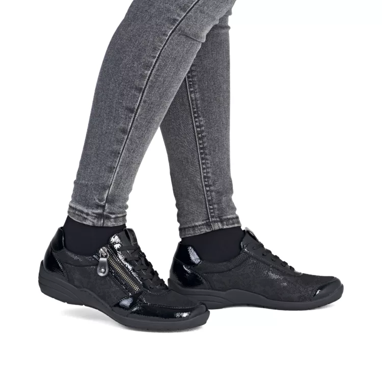 Baskets noires souples pour femme marque Remonte. Référence R7637-04 Noir. Disponible chez Chauss'Family magasin de chaussures à Issoire.
