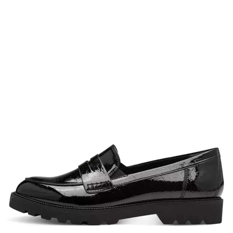 Mocassins noirs vernis de la marque Tamaris. Référence 24312-41 087 Blk Patent STR. Disponible chez Chauss'Family magasin de chaussures à Issoire.