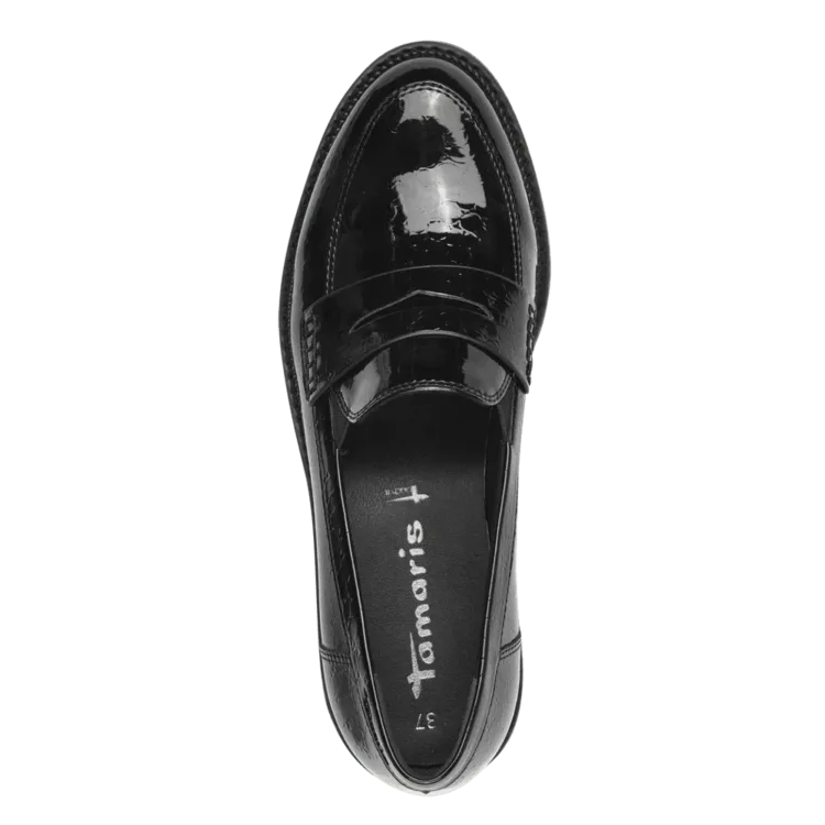 Mocassins noirs vernis de la marque Tamaris. Référence 24312-41 087 Blk Patent STR. Disponible chez Chauss'Family magasin de chaussures à Issoire.