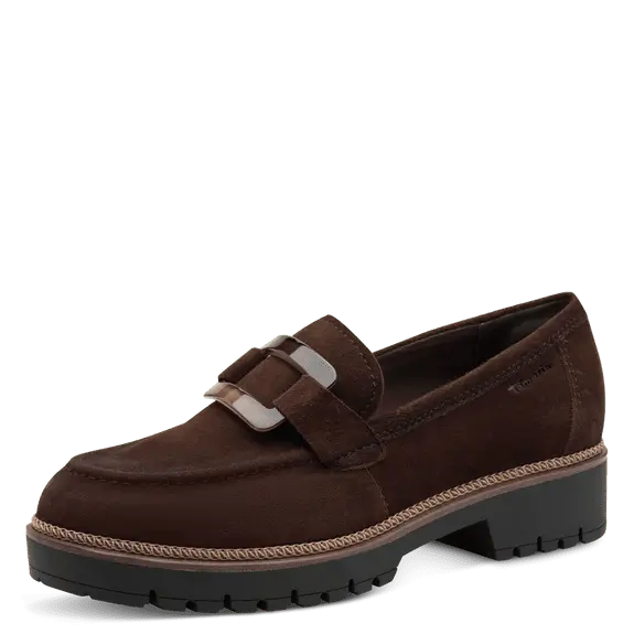 Mocassins nubuck marron de la marque Tamaris. Référence 24722-43 304 Mocca . Disponible chez Chauss'Family magasin de chaussures à Issoire.