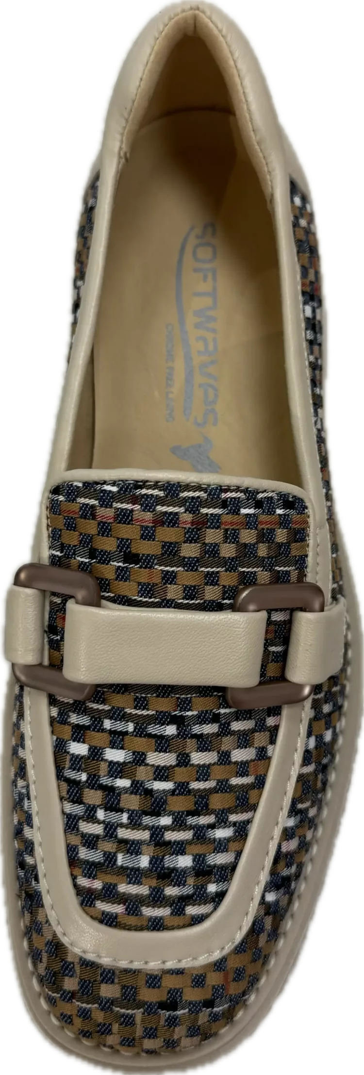Mocassins beiges de la marque Softwaves. Référence 9.02.10/003 Marino 01. Disponible chez Chauss'Family magasin de chaussures à Issoire.
