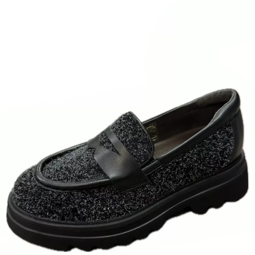 Mocassins noirs crantés de la marque Softwaves. Référence 9.20.004/002 Black. Disponible chez Chauss'Family magasin de chaussures à Issoire.