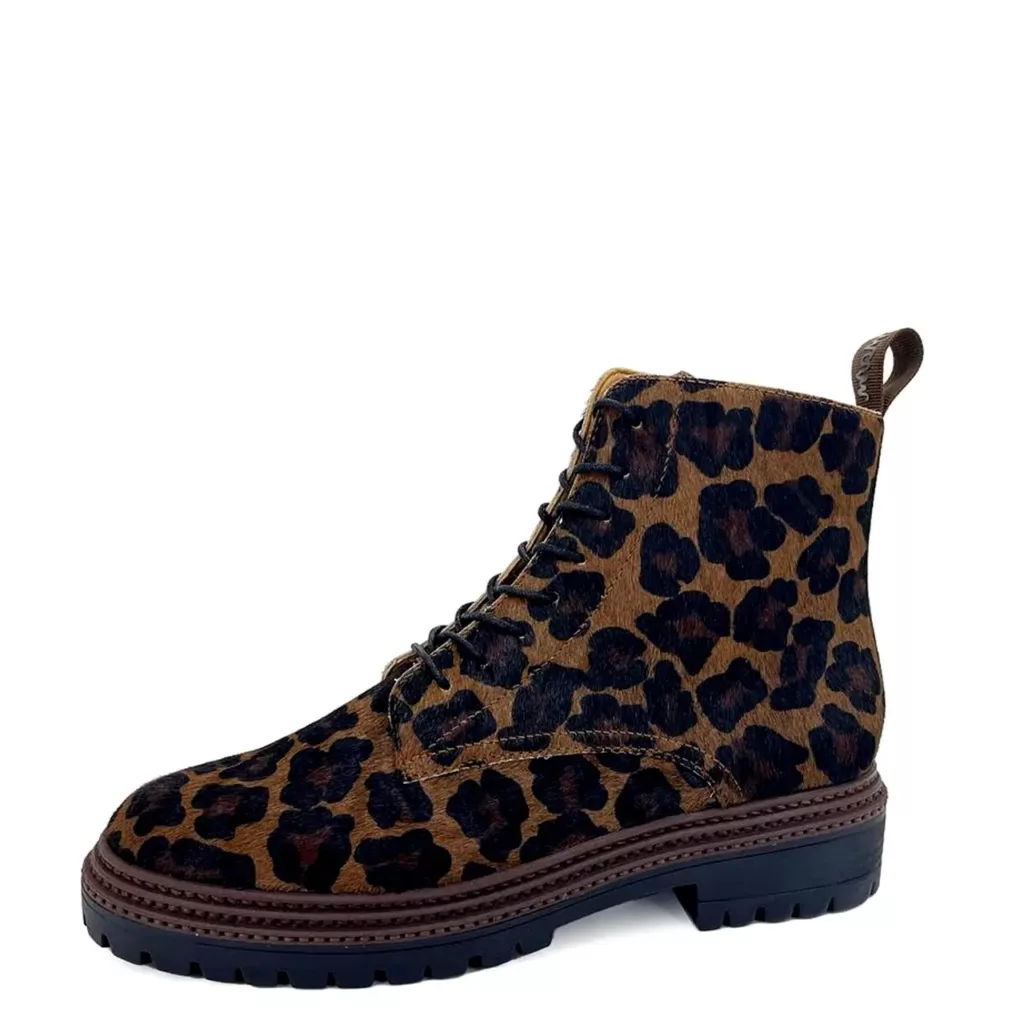 Bottines léopard à lacets de la marque Mam’zelle. Référence : CSG0Z41  Girly Léopard cacao. Disponible chez Chauss'Family magasin de chaussures à Issoire.