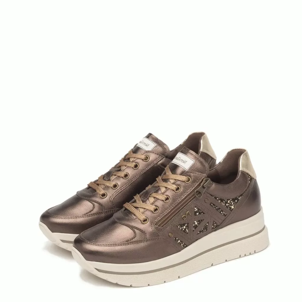 NeroGiardini Baskets bronze de la marque NeroGiardini pour femme. Référence : I514101D 300 Sab. Disponible chez Chauss'Family magasin de chaussures à Issoire.