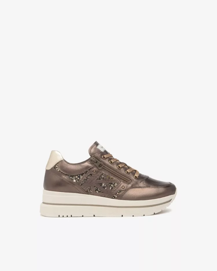 NeroGiardini Baskets bronze de la marque NeroGiardini pour femme. Référence : I514101D 300 Sab. Disponible chez Chauss'Family magasin de chaussures à Issoire.