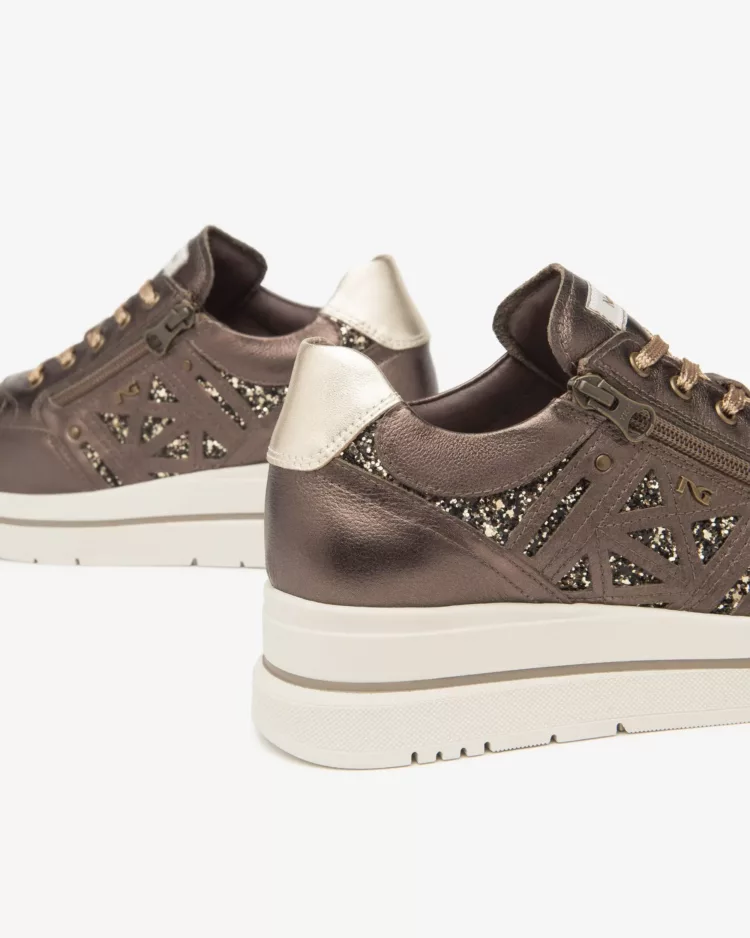 NeroGiardini Baskets bronze de la marque NeroGiardini pour femme. Référence : I514101D 300 Sab. Disponible chez Chauss'Family magasin de chaussures à Issoire.