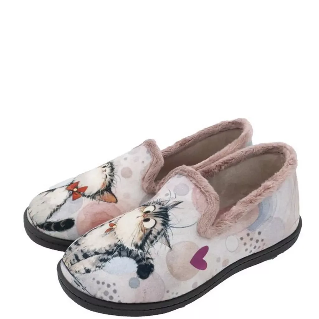Pantoufles motif chats pour femme de la marque Plumaflex. Référence : Gatito R12215. Chauss'Family Issoire magasin de chaussures à Issoire.