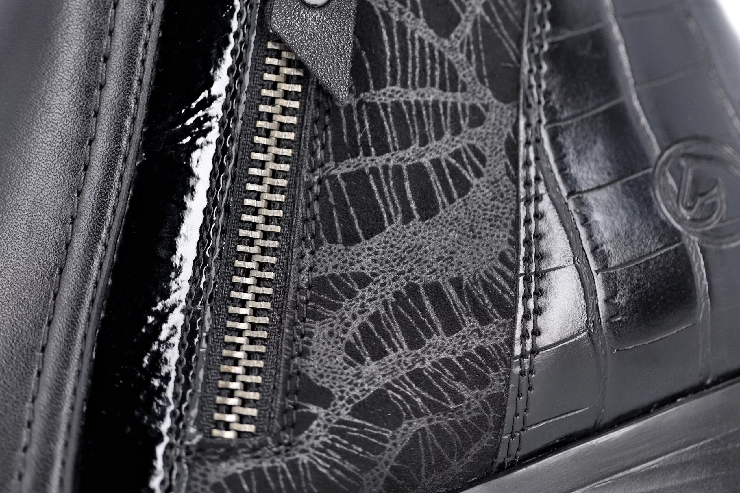 Bottines noires à talons de la marque Remonte pour femme. Référence : R5172-00  Black. Disponible chez Chauss'Family magasin de chaussures à Issoire.