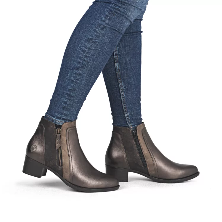 Bottines bronze à talons de la marque Remonte pour femme. Référence : R5172-90 Lightantik. Disponible chez Chauss'Family magasin de chaussures à Issoire.