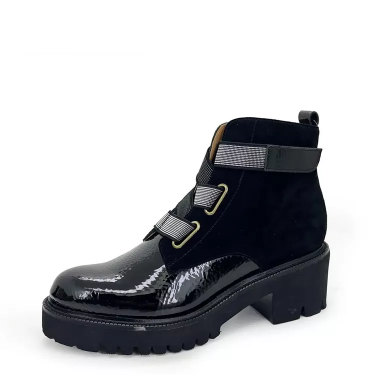  Bottines noires vernies de la marque Mam'Zelle. Référence : CSGEV42 Uzan Noir. Disponible chez Chauss'Family magasin de chaussures à Issoire.