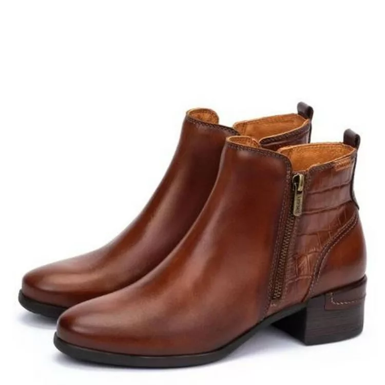 Bottines marron pour femme marque Pikolinos. Référence Malaga W6W-8968C1. Disponible chez Chauss'Family magasin de chaussures à Issoire.
