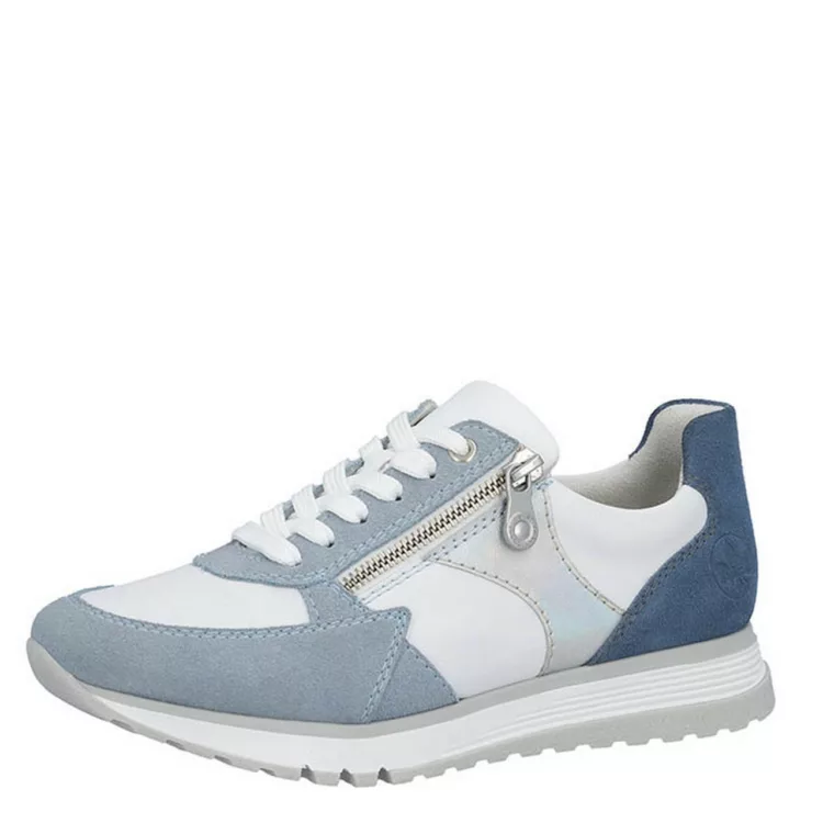 Baskets larges blanches et bleues de la marque Rieker. Référence : 49010-12 Bleu. Disponible chez Chauss'Family magasin de chaussures à Issoire
