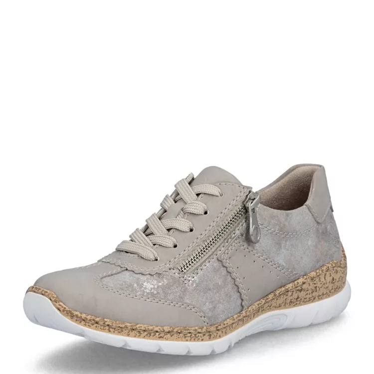 Baskets argentées de la marque Rieker pour femme. Référence : N1112-80 Argent. Disponible chez Chauss'Family magasin de chaussures Issoire.
