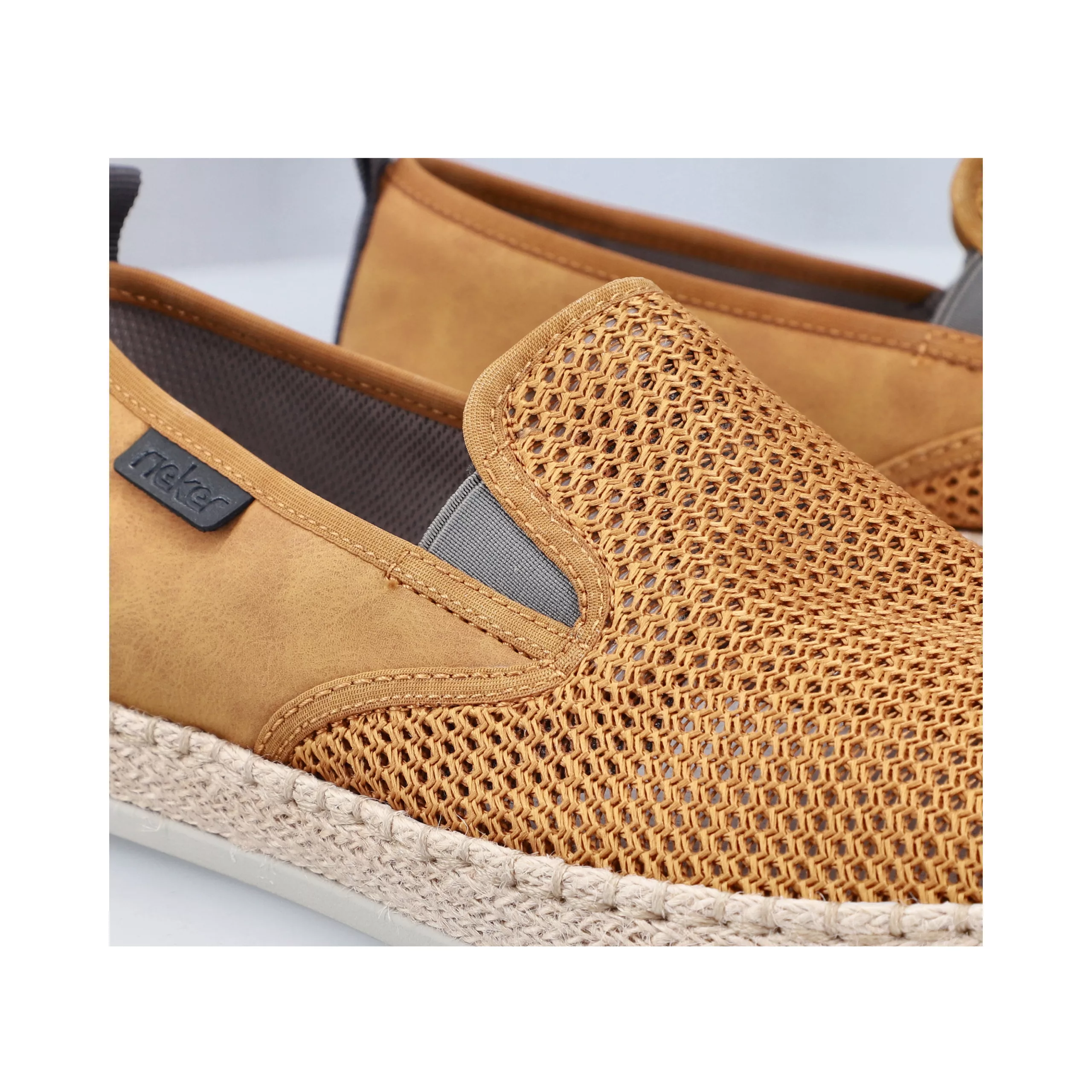 Mocassins jaunes toile de la marque Rieker. Référence B2661-68 Jaune . Disponible chez Chauss'Family magasin de chaussures à Issoire.