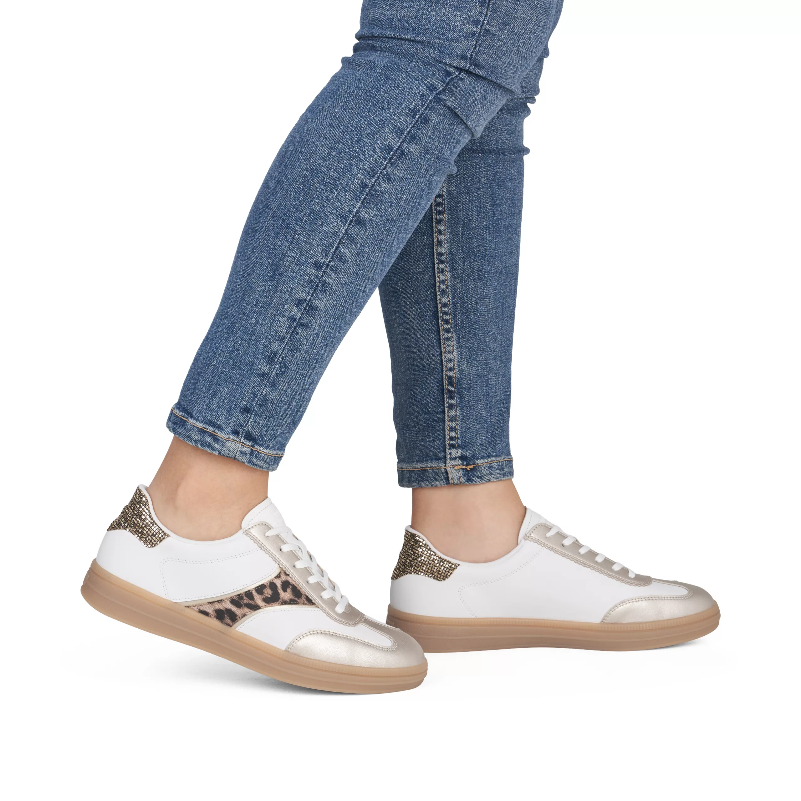 Baskets blanches dorées et léopard Remonte pour femme. Référence D2C05-80 Blanc Doré Léopard. Disponible chez Chauss'Family magasin de chaussures Issoire.