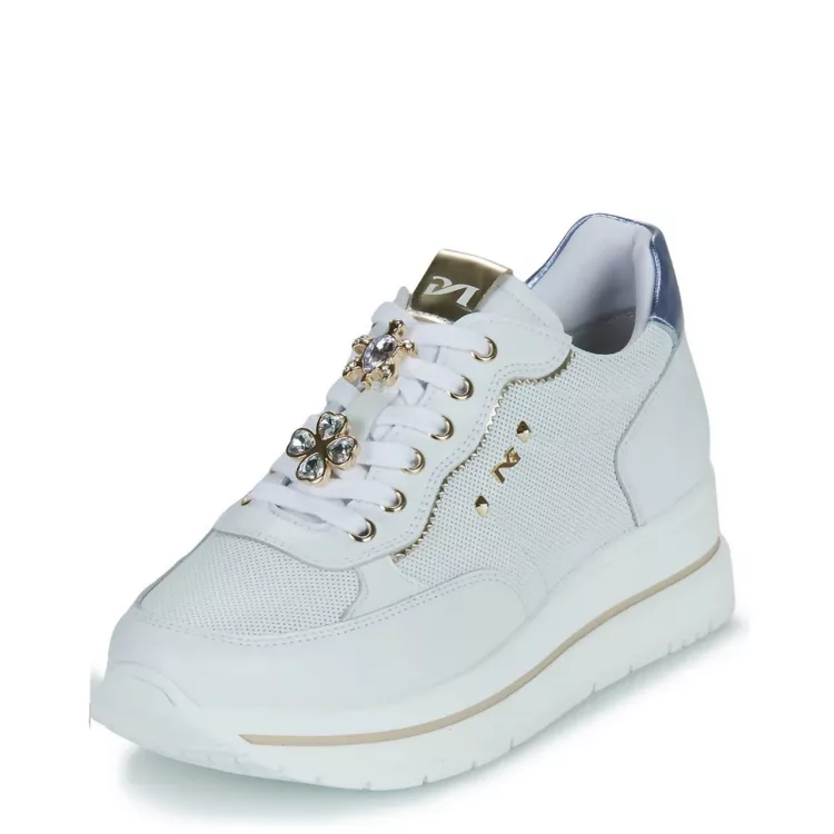Baskets blanches compensées de la marque NeroGiardini pour femme. Référence : E615202D 707. Disponible chez Chauss'Family magasin de chaussures à Issoire.