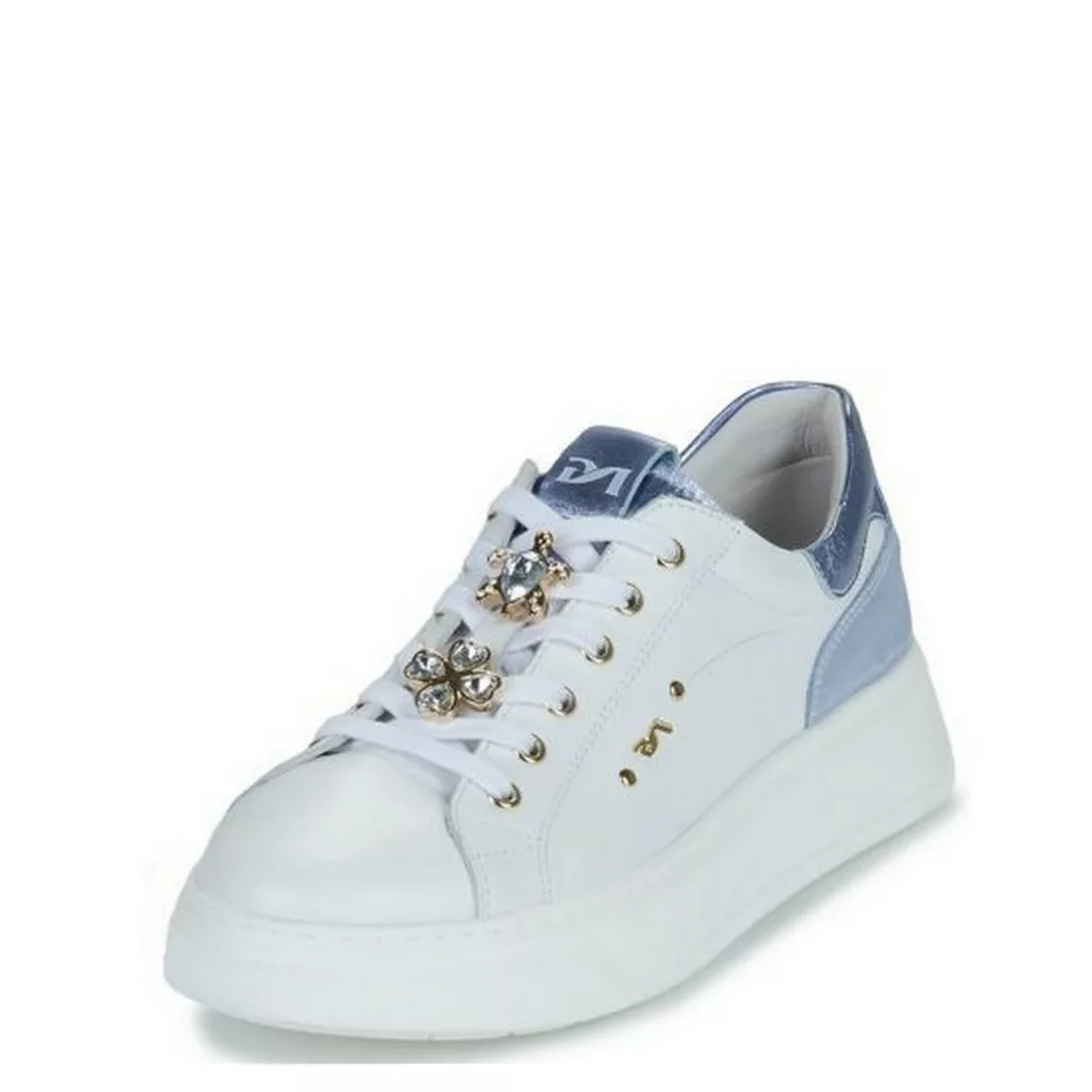 Baskets blanches et bleues à plateforme NeroGiardini pour femme. Référence : E615270 707. Disponible chez Chauss'Family magasin de chaussures à Issoire.