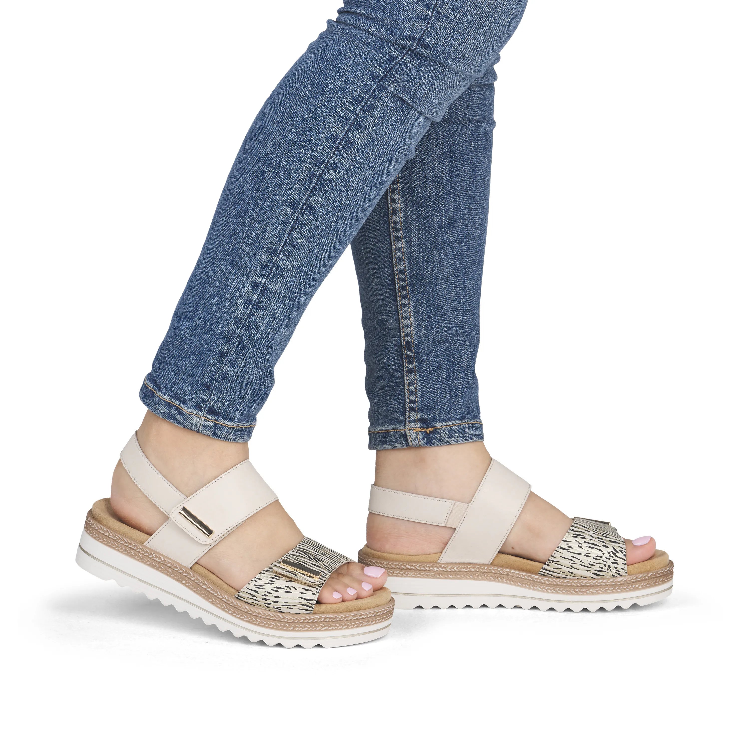 Sandales semelles amovibles Beiges pour femme de la marque Remonte. Référence : D0Q59-60 Beige. Disponible chez Chauss'Family magasin de chaussure à Issoire