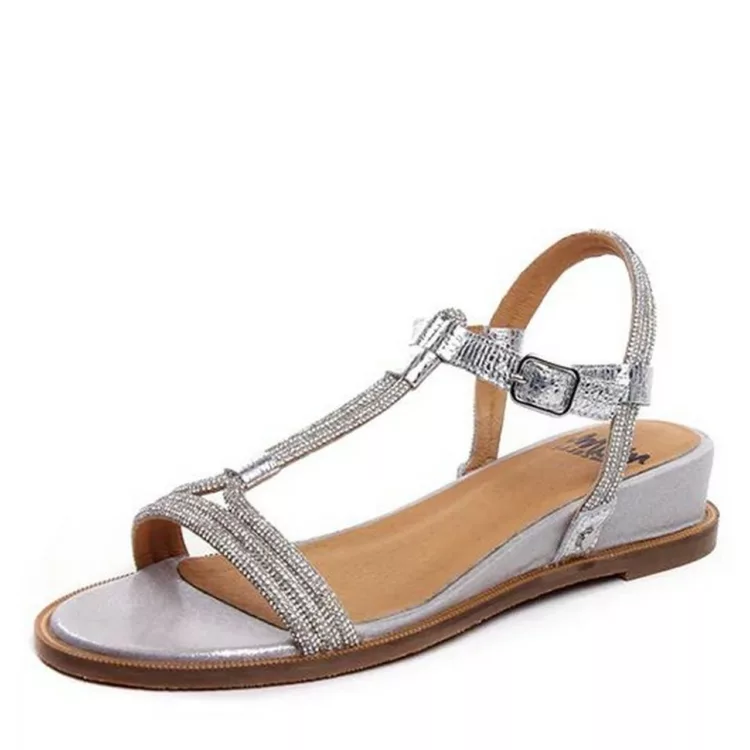 Sandales argentées pour femme marque Mam'zelle. Référence : CSG2Q51 Okapi Metallic Silver. Disponible chez Chauss'Family magasin de chaussures.