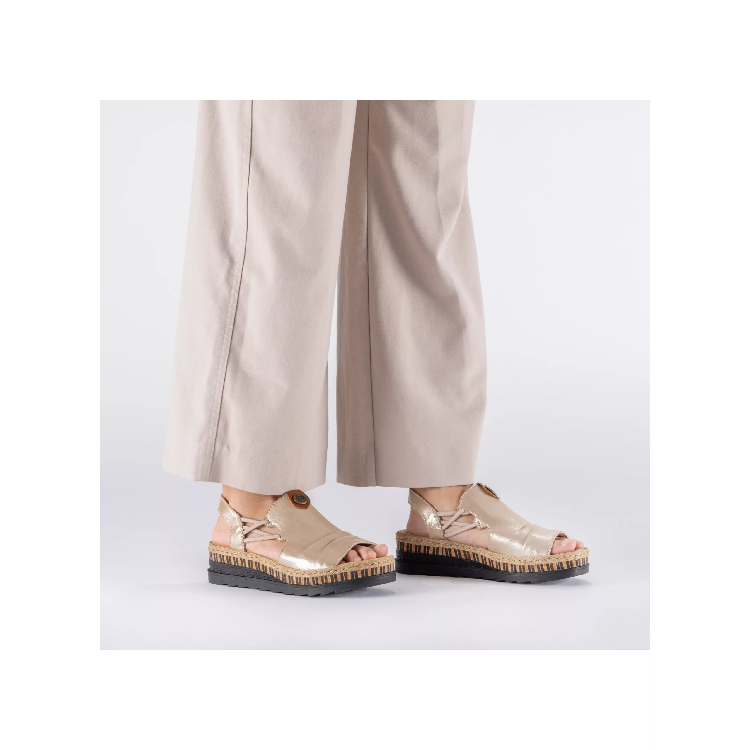 Sandales métallisées Rieker pour femme. Référence V7972-60 Métal. Disponible chez Chauss'Family magasin de chaussures pour femme.