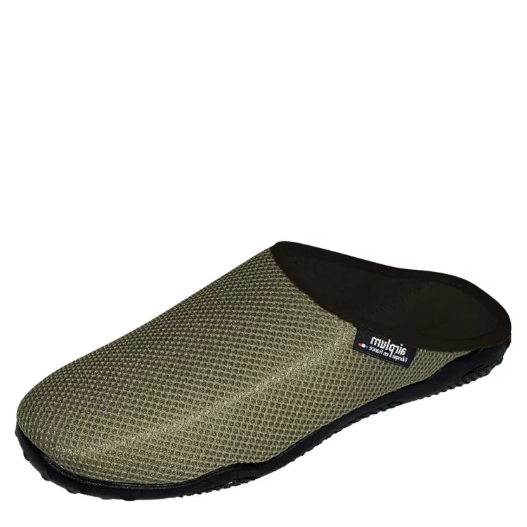 Mules kaki pour homme de la marque Airplum. Référence : Data kaki. Disponible chez Chauss'Family Issoire magasin de chaussures à Issoire.