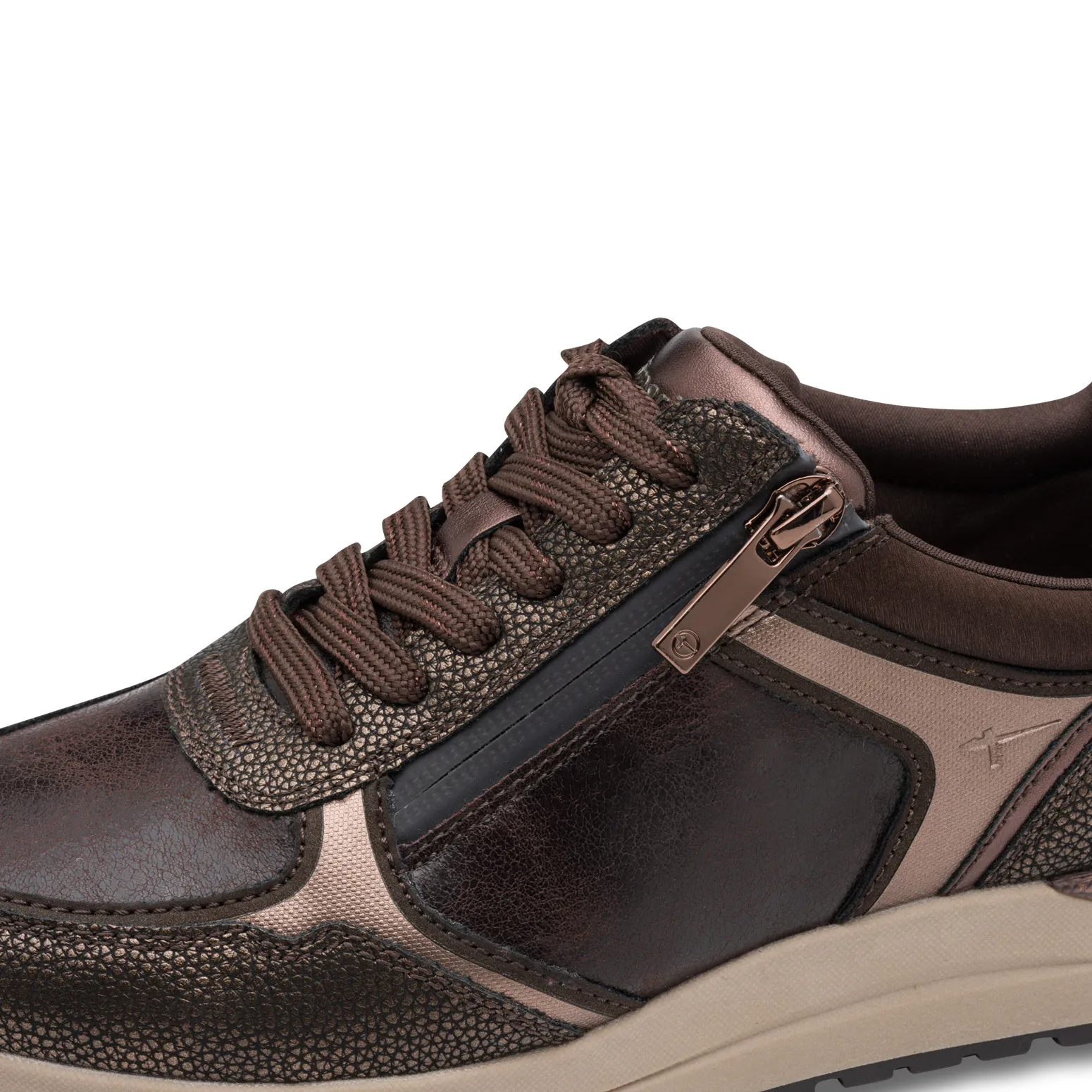 Baskets marron Tamaris pour femme. Référence : 23734-47 303 Mocca comb. Disponible chez Chauss'Family magasin de chaussures à Issoire.
